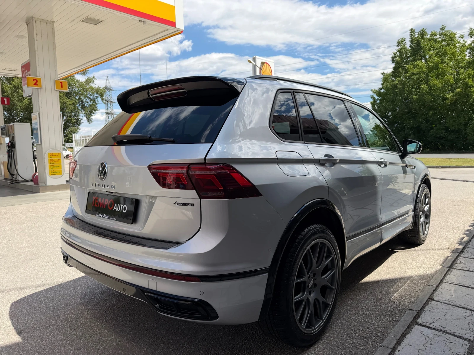 VW Tiguan 2.0TDI-200к.с.-R-LINE-4 MOTION-HEAD UP, снимка 6 - Автомобили и джипове - 55280455