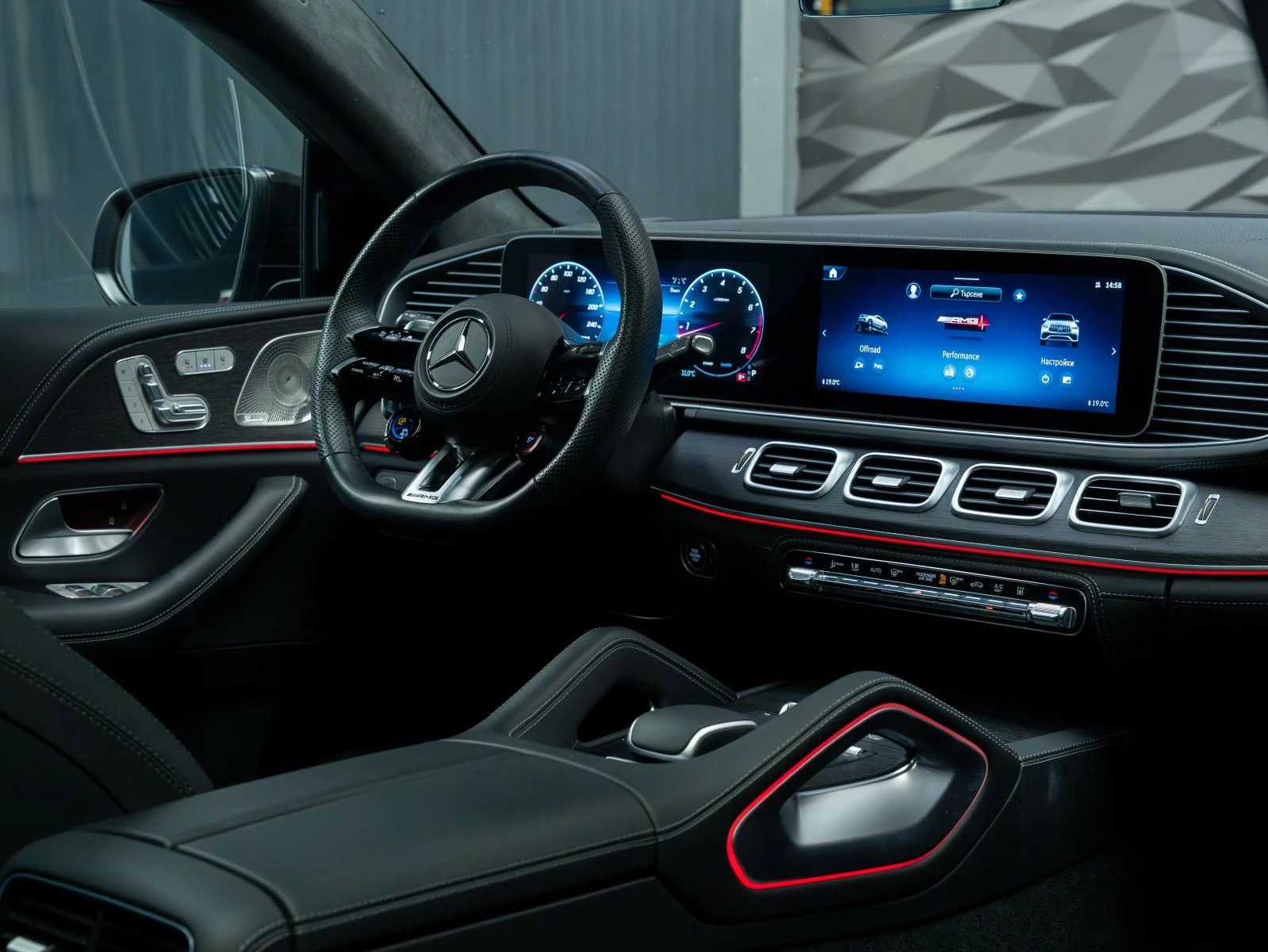 Mercedes-Benz GLE 53 4MATIC AMG 4MATIC+ Coupe* PANO* BURM* ОБДУХВ* HUD* AIRMAT, снимка 16 - Автомобили и джипове - 55530914