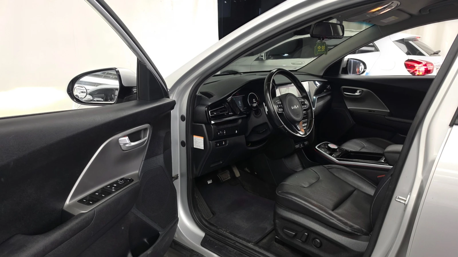 Kia Niro, снимка 5 - Автомобили и джипове - 56064881