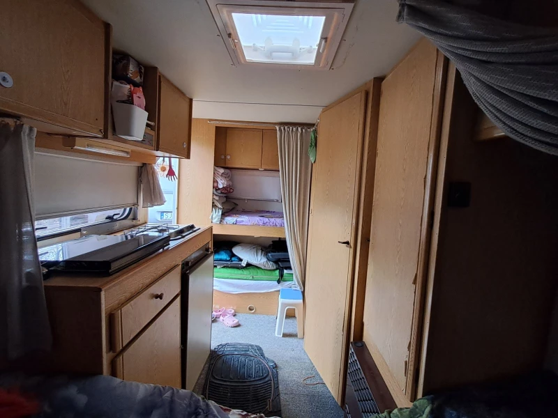 Каравана Други RC 400 TK, снимка 7 - Каравани и кемпери - 53096378