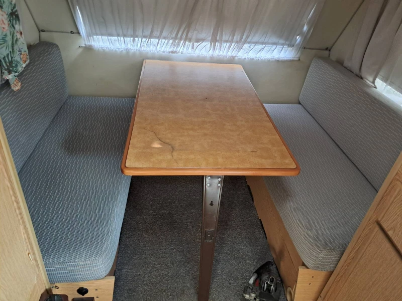 Каравана Други RC 400 TK, снимка 6 - Каравани и кемпери - 53096378