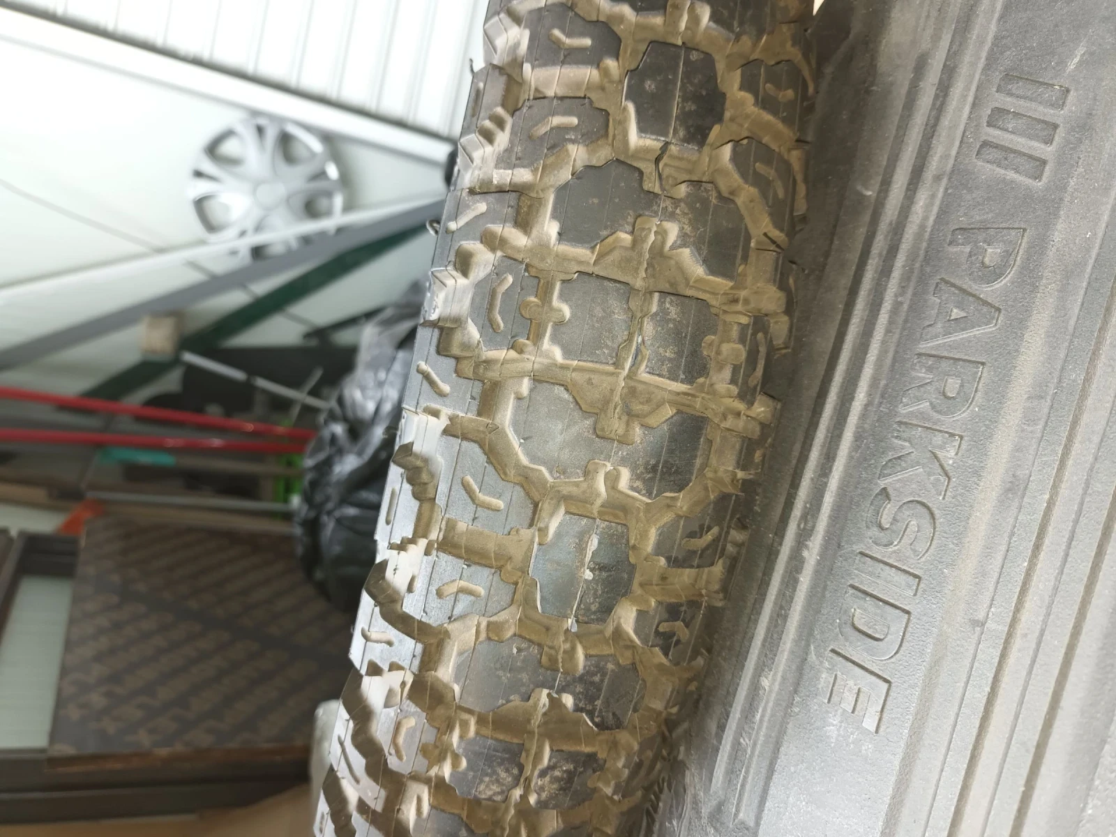 Гуми, снимка 3 - Гуми и джанти - 53892770