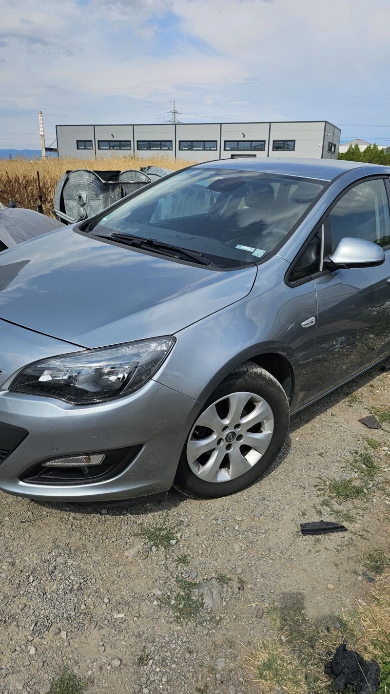 Opel Astra 1.4 Turbo, снимка 8 - Автомобили и джипове - 52280558