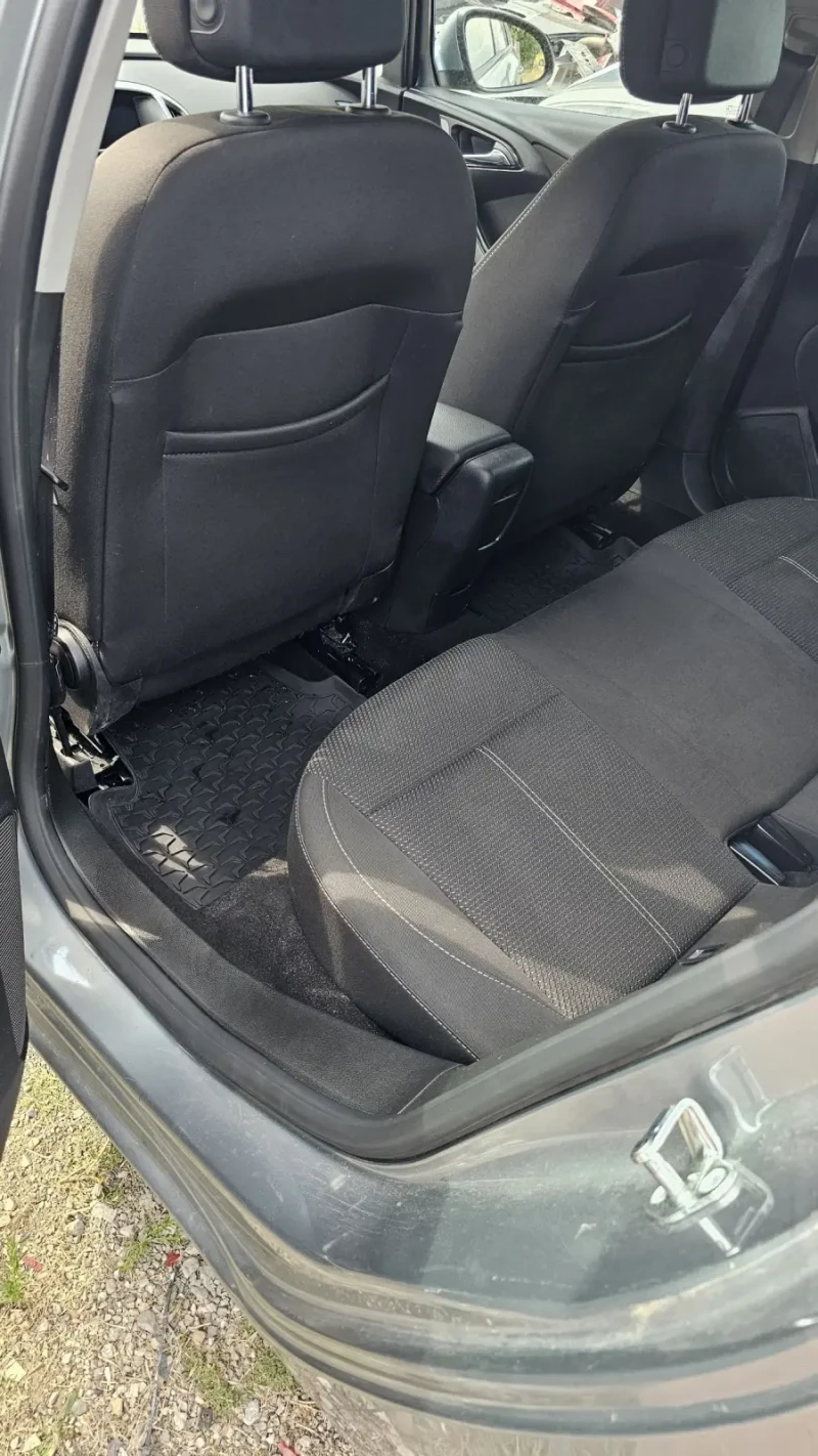 Opel Astra 1.4 Turbo, снимка 11 - Автомобили и джипове - 52280558