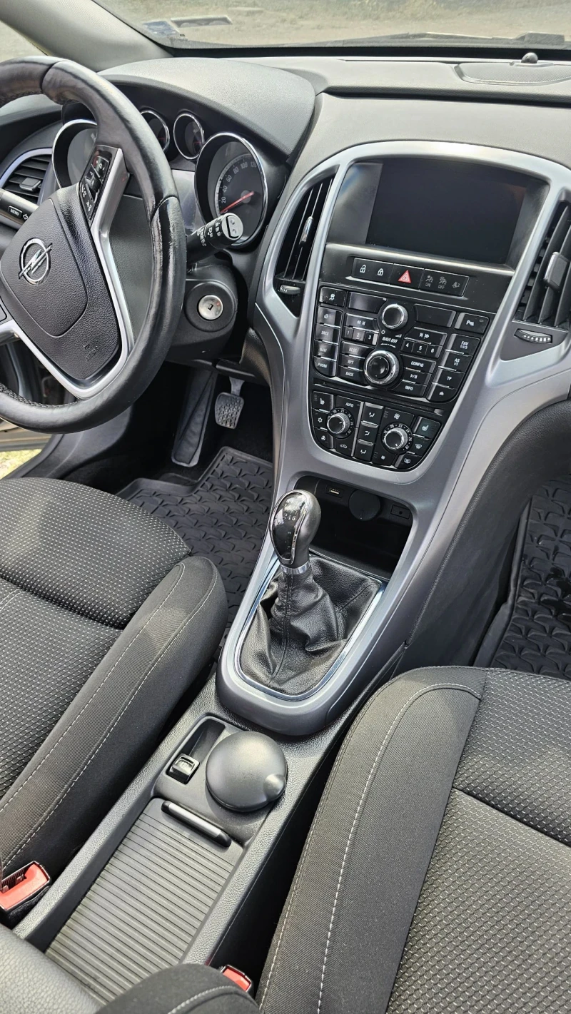 Opel Astra 1.4 Turbo, снимка 12 - Автомобили и джипове - 52280558