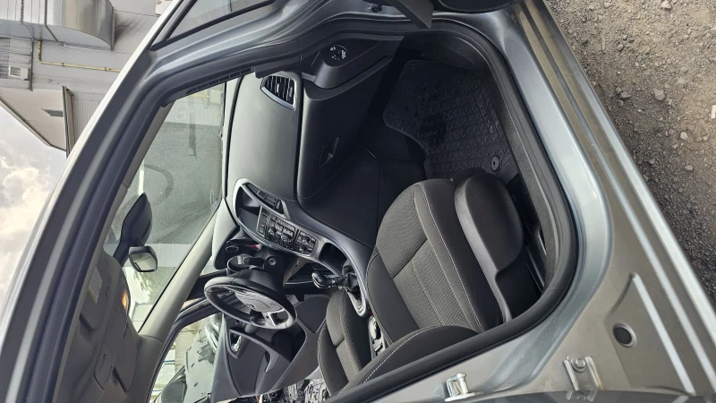 Opel Astra 1.4 Turbo, снимка 5 - Автомобили и джипове - 52280558