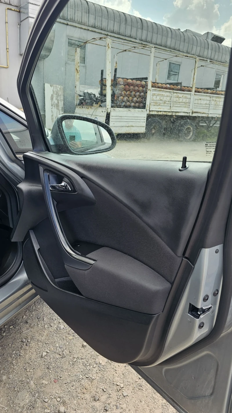 Opel Astra 1.4 Turbo, снимка 2 - Автомобили и джипове - 52280558