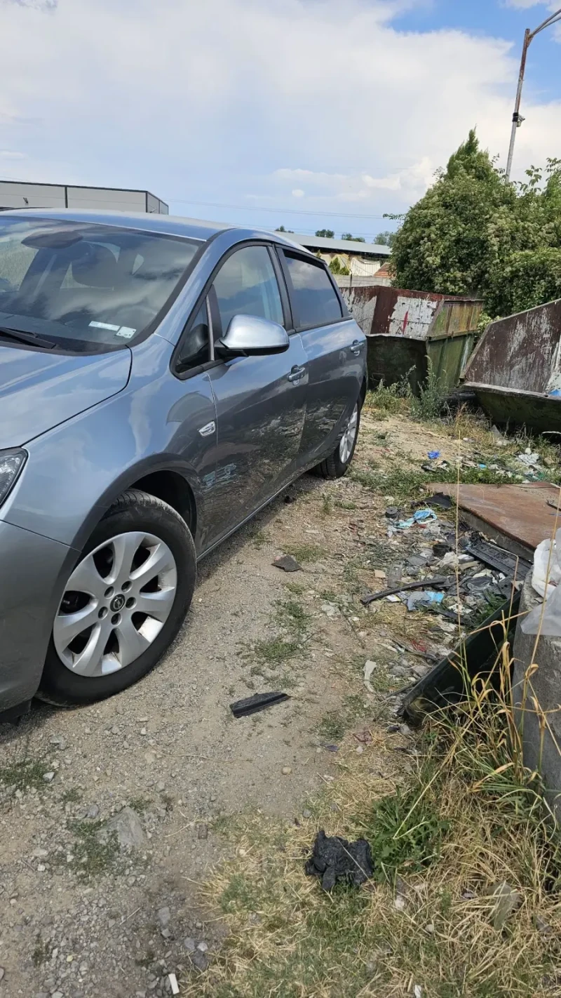 Opel Astra 1.4 Turbo, снимка 9 - Автомобили и джипове - 52280558