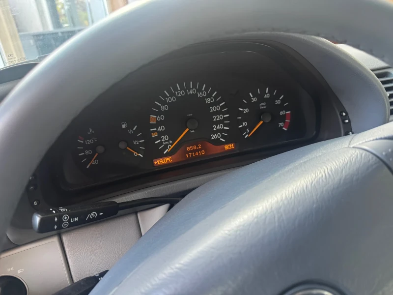 Mercedes-Benz CLK 320, снимка 5 - Автомобили и джипове - 52623770
