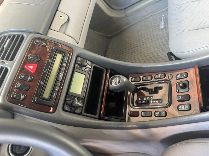 Mercedes-Benz CLK 320, снимка 4 - Автомобили и джипове - 52623770