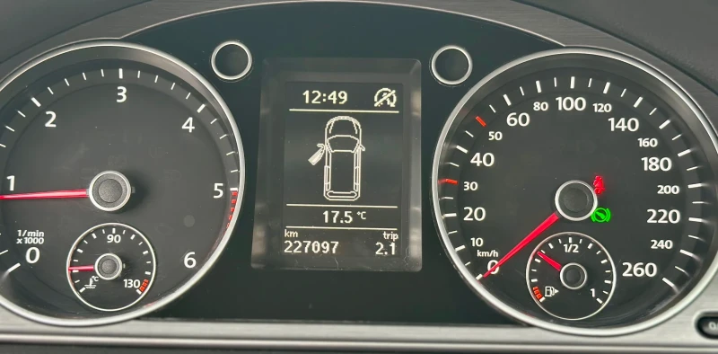 VW Passat 2.0 TDI 140 кс :::АВТОМАТ:::, снимка 13 - Автомобили и джипове - 52678151