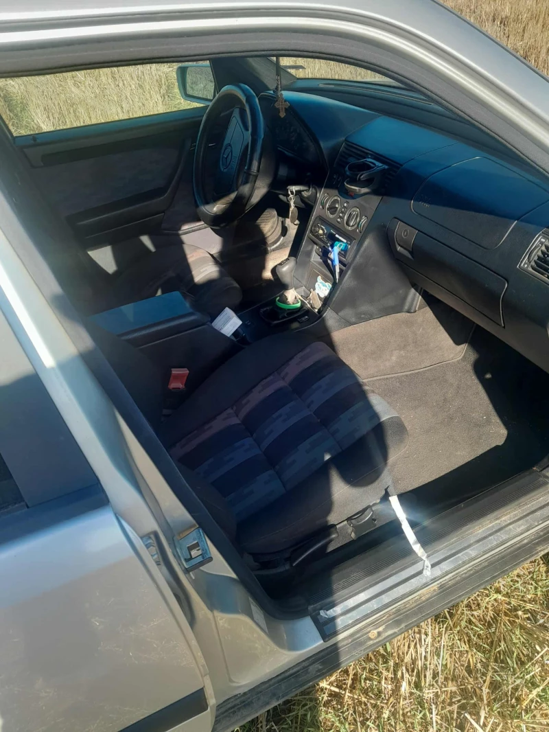 Mercedes-Benz C 180 Газ+ Бензин, снимка 2 - Автомобили и джипове - 52476837