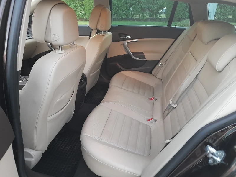 Opel Insignia SportsTourer A20DTH, снимка 15 - Автомобили и джипове - 53143223