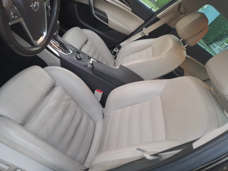 Opel Insignia SportsTourer A20DTH, снимка 16 - Автомобили и джипове - 53143223