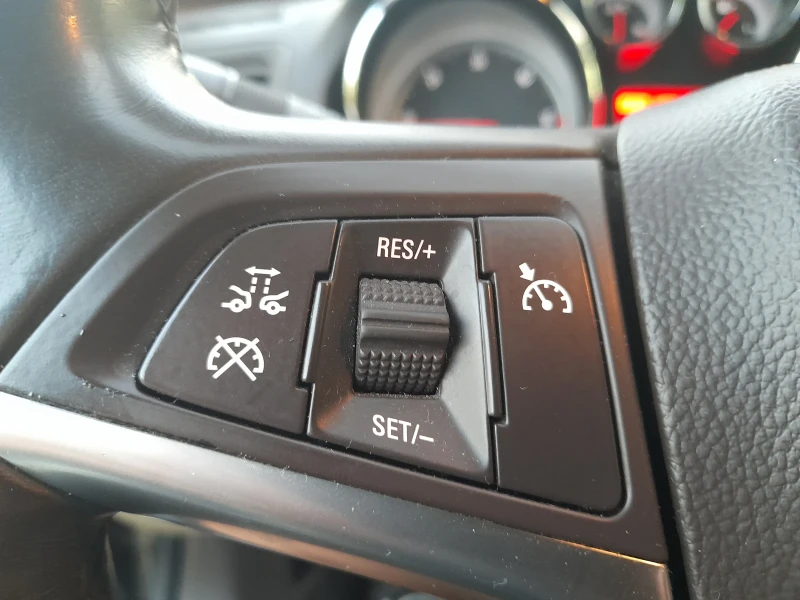 Opel Insignia SportsTourer A20DTH, снимка 9 - Автомобили и джипове - 53143223