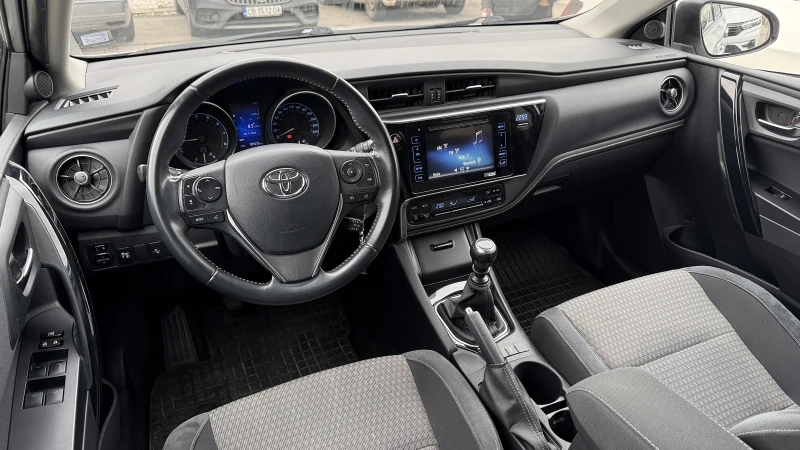 Toyota Auris 1.6 Гаранционен!, снимка 8 - Автомобили и джипове - 53425415