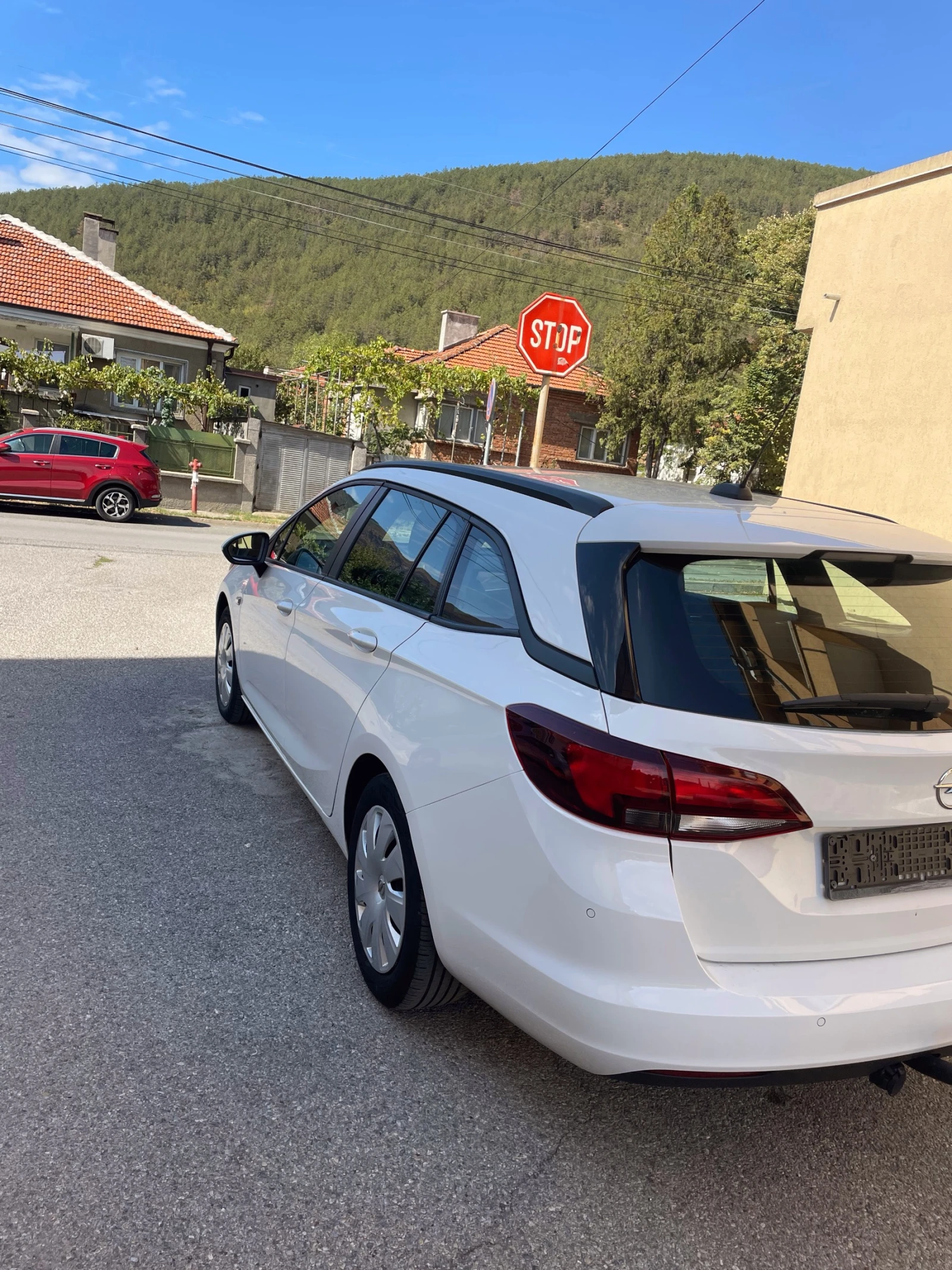 Opel Astra SPORTS TOURER 1.2 Bns Edition - изображение 4