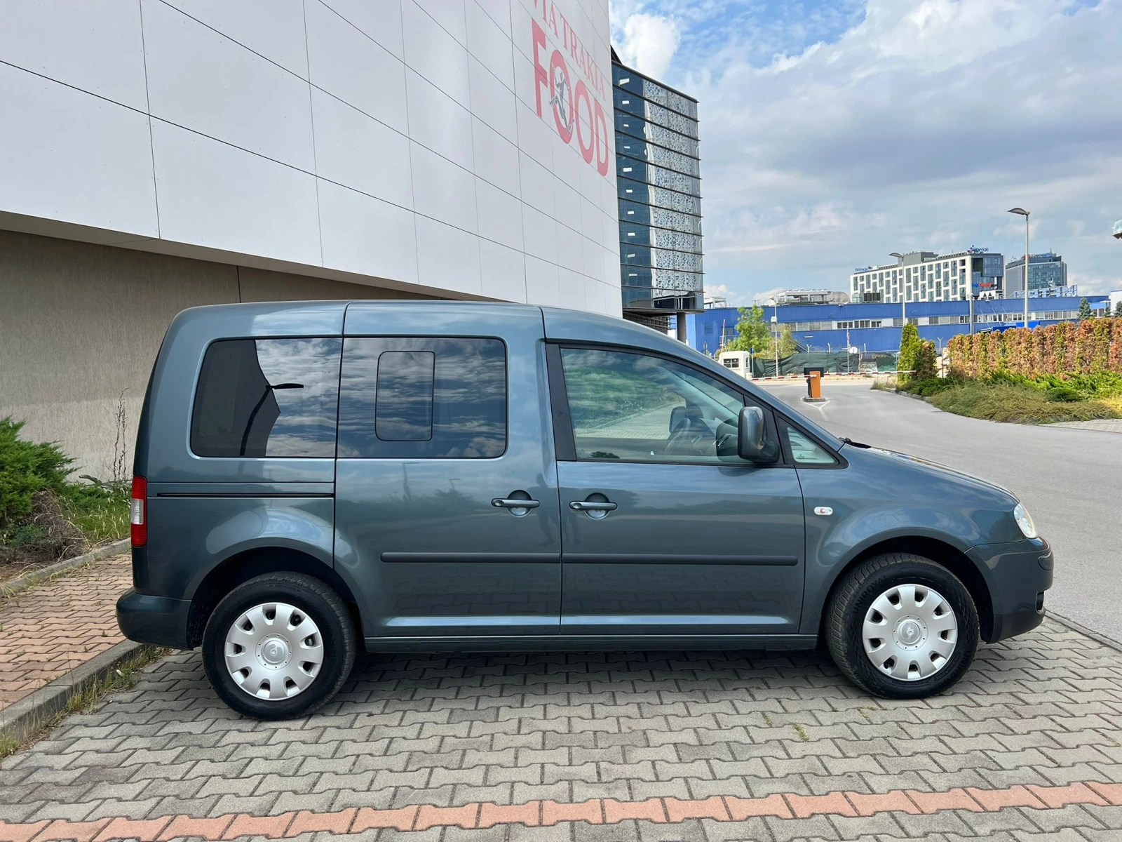 VW Caddy 1.9TDI Лизинг през Уникредит по 260 лева на месец - изображение 8