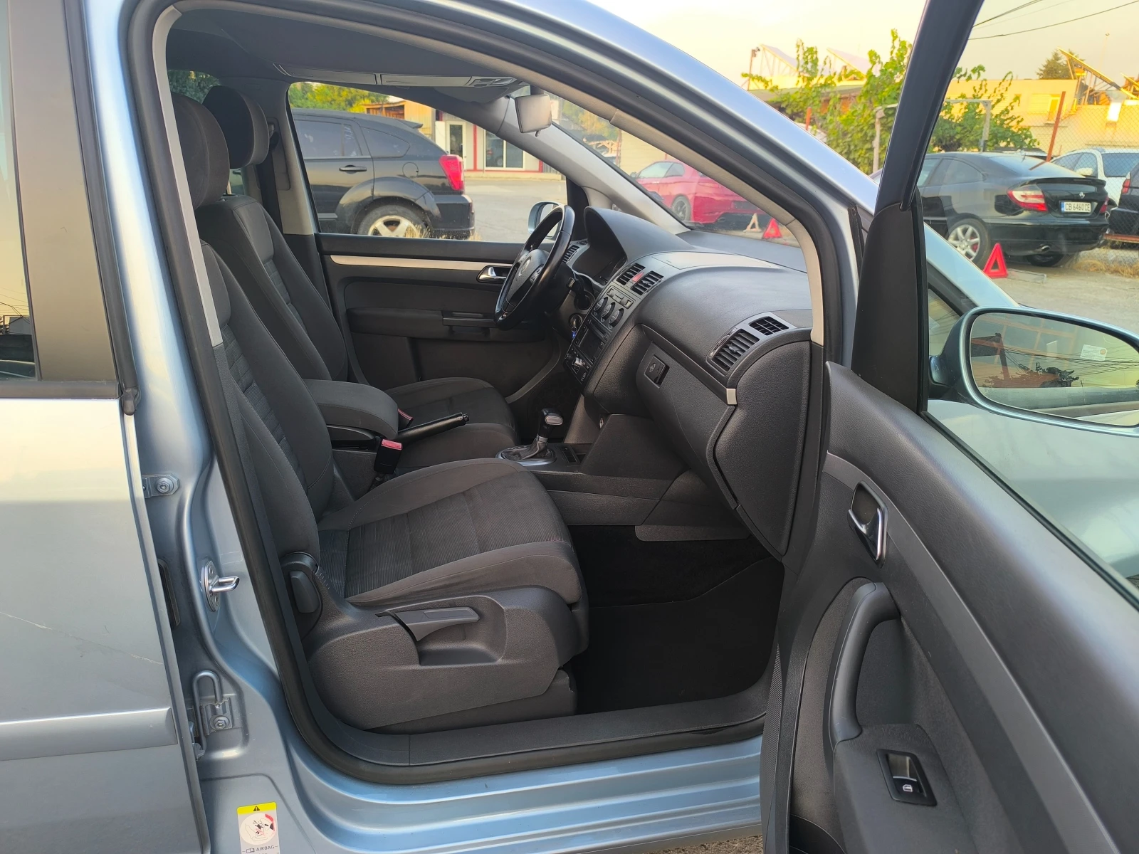 VW Touran 2.0-140 | Mobile.bg — изображение 12