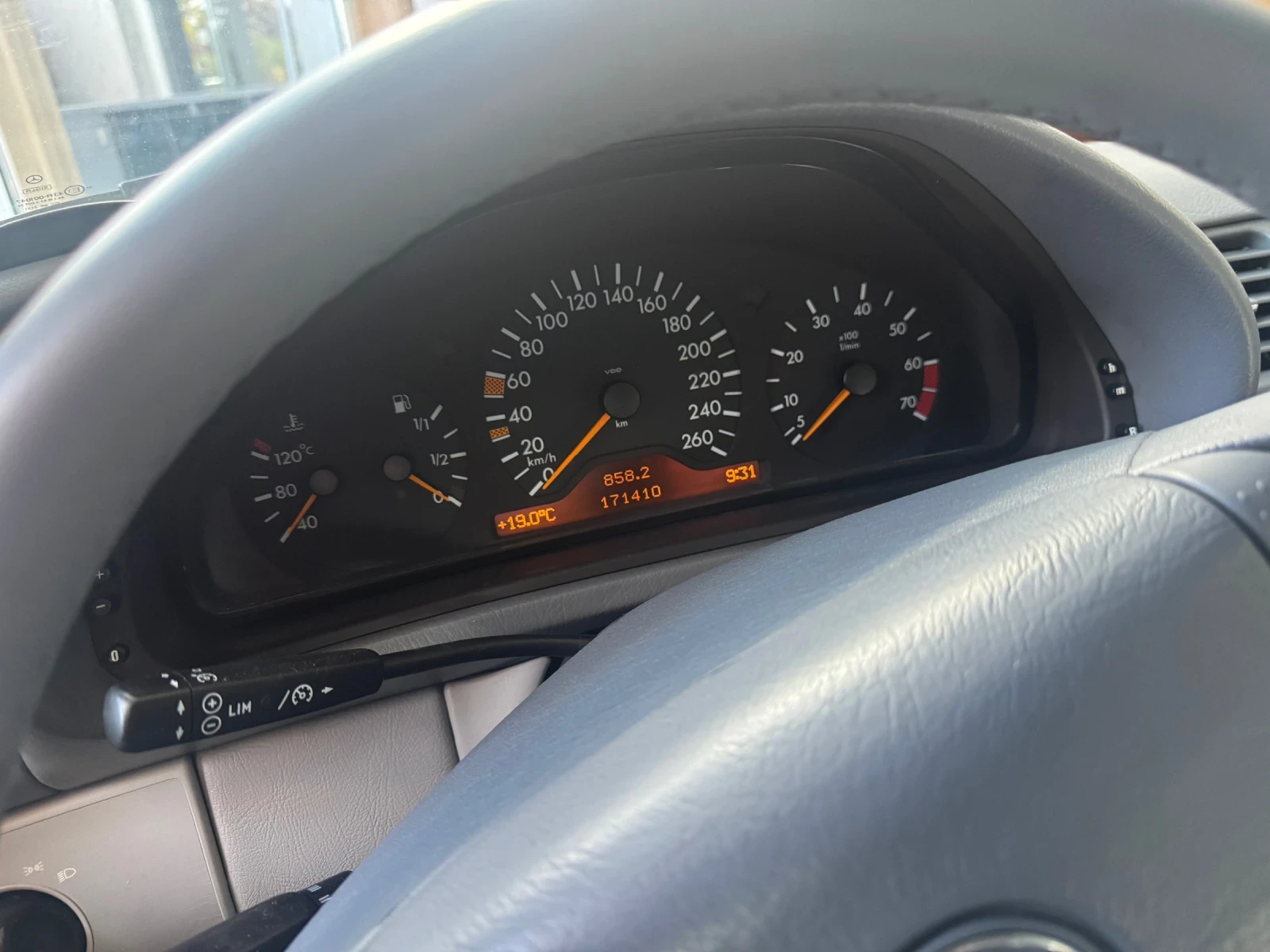 Mercedes-Benz CLK 320 - изображение 5