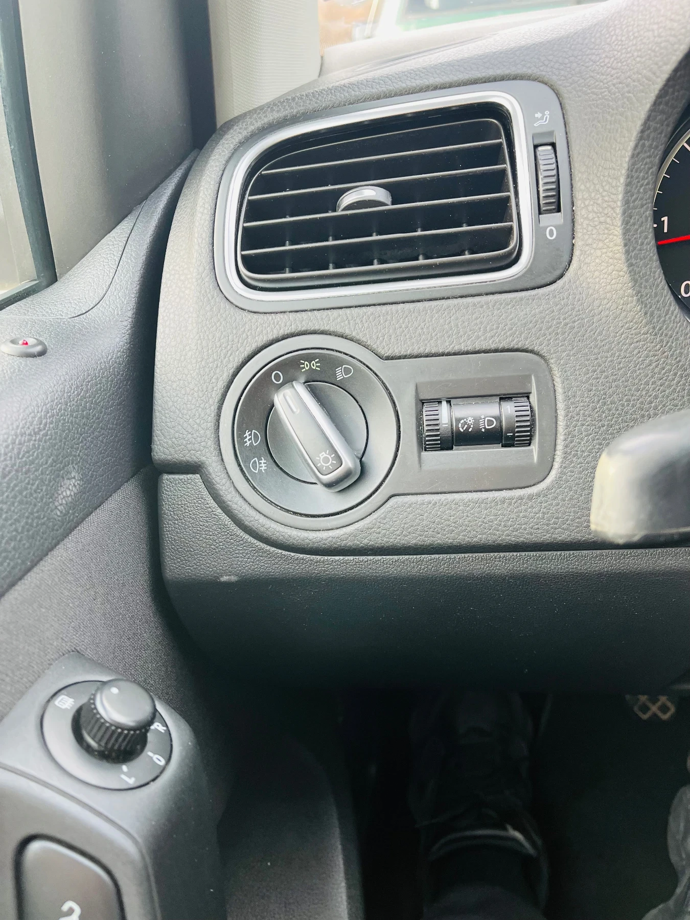 VW Polo 1.6TDI 90кс EURO 5 - изображение 9