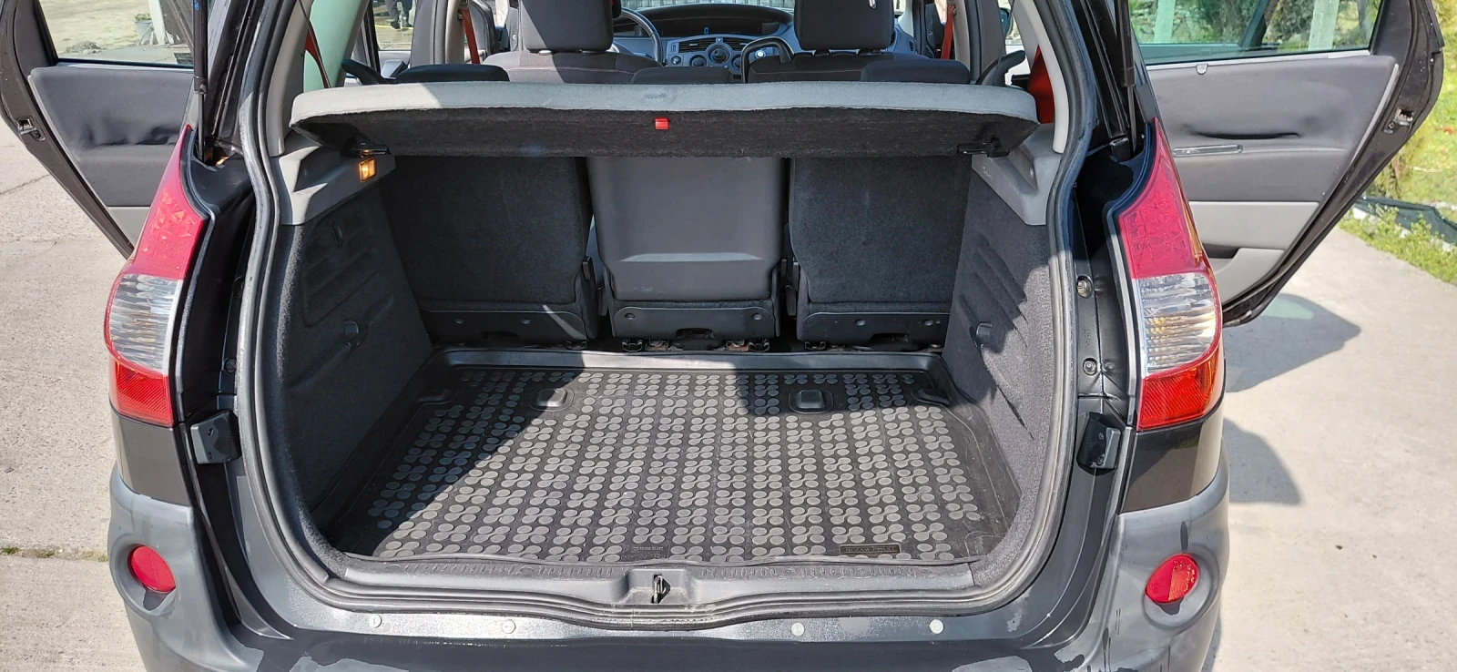 Renault Scenic, снимка 12 - Автомобили и джипове - 53725139