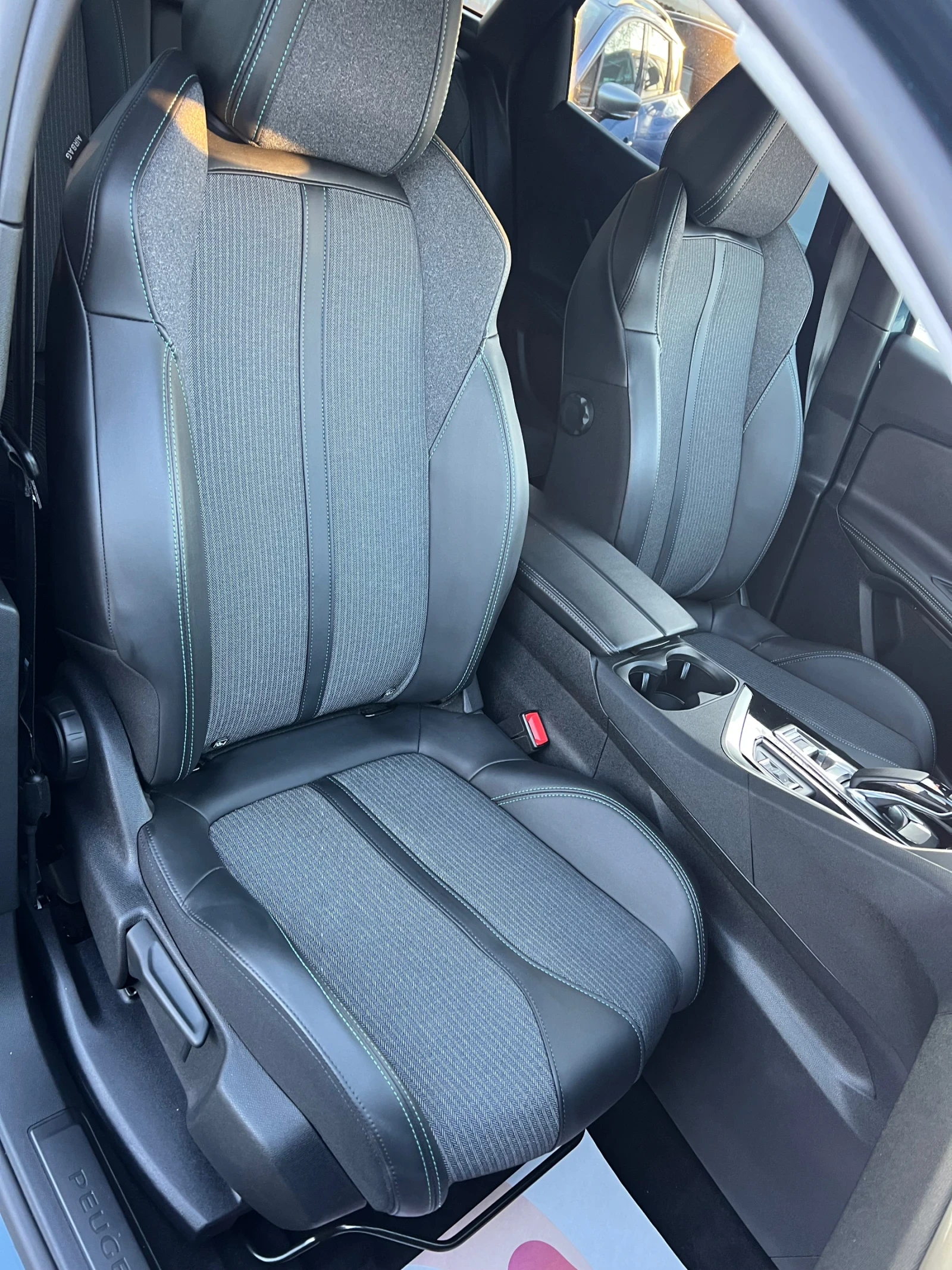 Peugeot 3008 1.6 THP / PLUG IN HYBRID/ALLURE/НЕРАЗЛИЧИМ ОТ НОВ, снимка 15 - Автомобили и джипове - 53765115