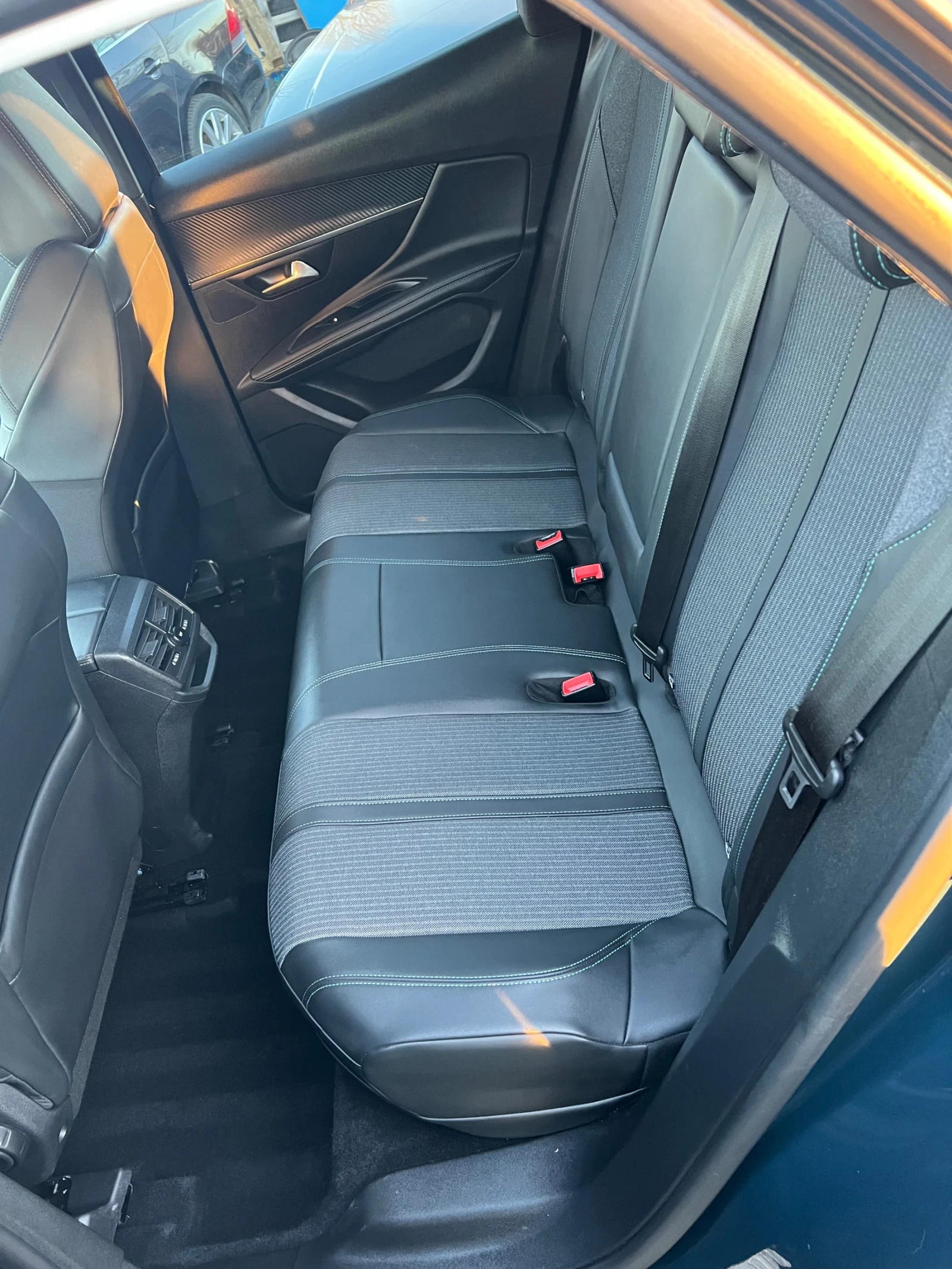 Peugeot 3008 1.6 THP / PLUG IN HYBRID/ALLURE/НЕРАЗЛИЧИМ ОТ НОВ, снимка 16 - Автомобили и джипове - 53765115