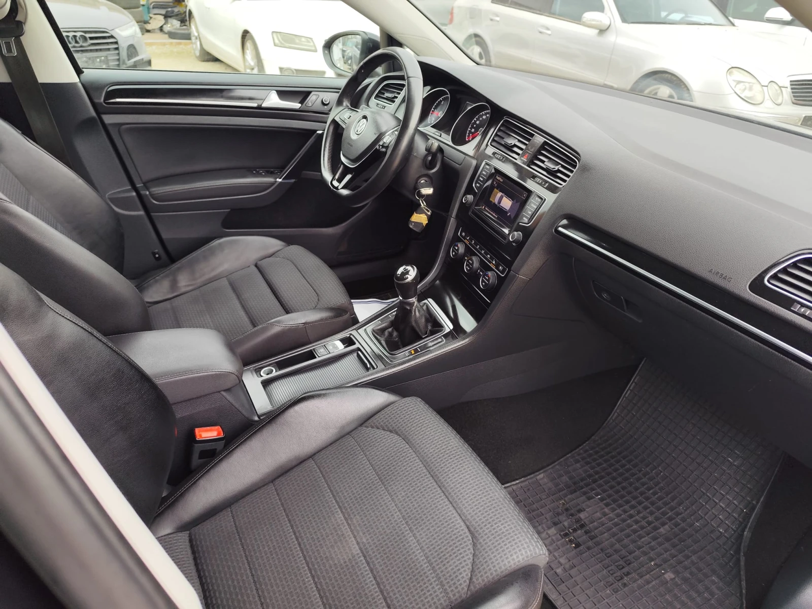 VW Golf 1.6 дизел 105 коня, снимка 12 - Автомобили и джипове - 53915988