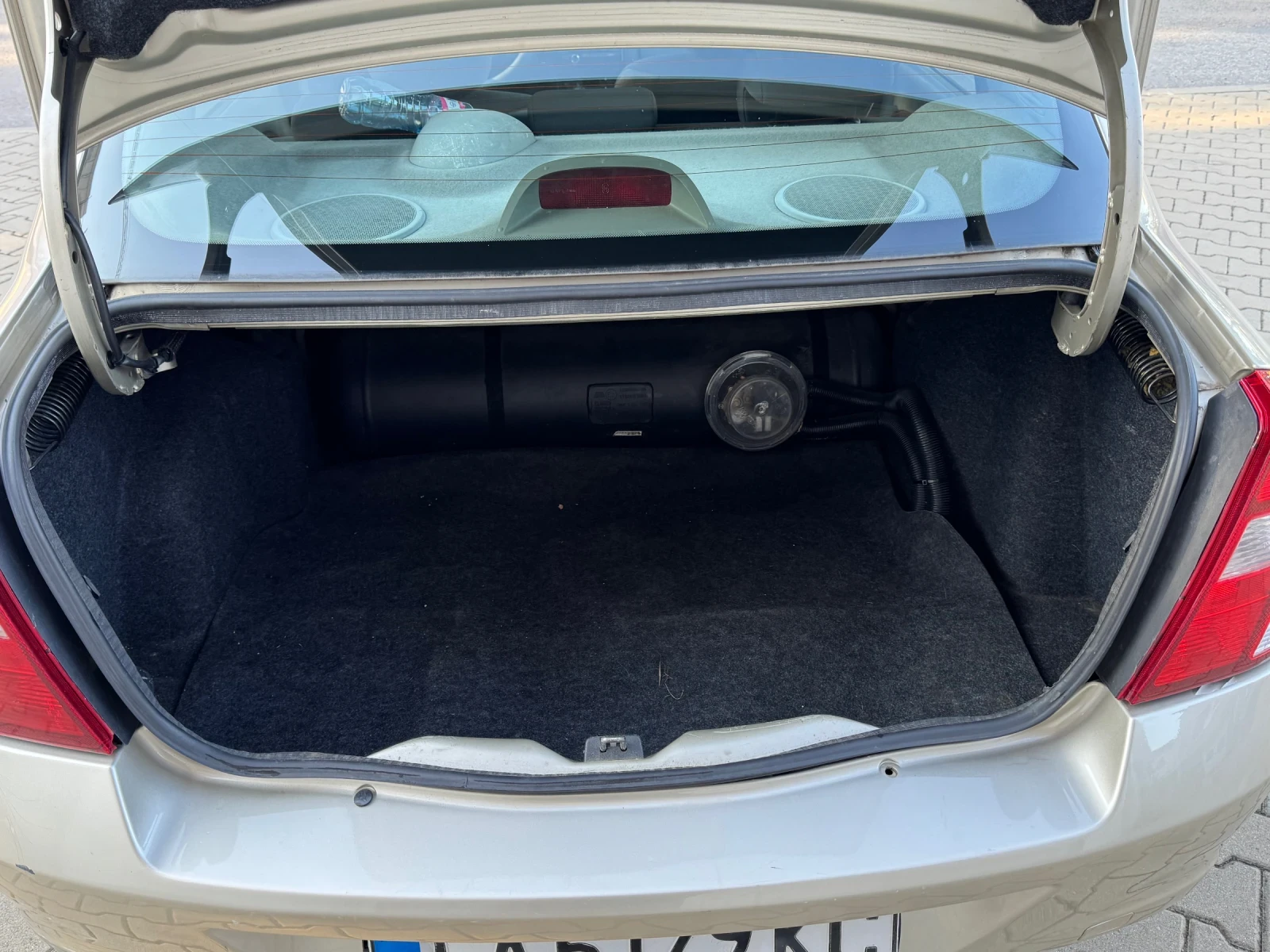 Renault Symbol 1.4 Газов Инжекцион, снимка 12 - Автомобили и джипове - 55517345