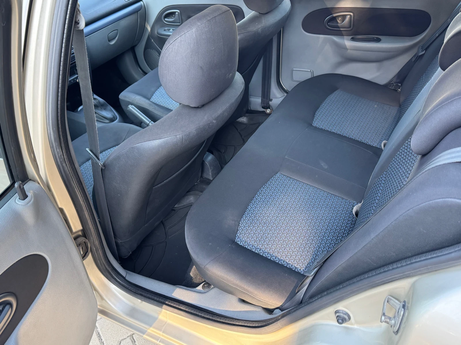 Renault Symbol 1.4 Газов Инжекцион, снимка 11 - Автомобили и джипове - 55517345