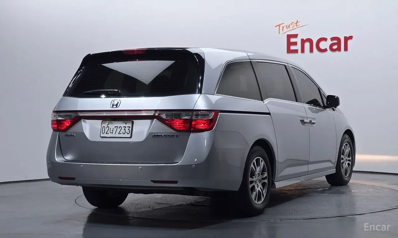 Honda Odyssey 3.5 Бензин, снимка 2 - Автомобили и джипове - 55688041