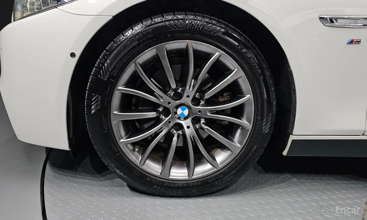 BMW 520  M Aero Dynamic * БЕЗ ПЪРВОНАЧАЛНА ВНОСКА, снимка 5 - Автомобили и джипове - 56103450