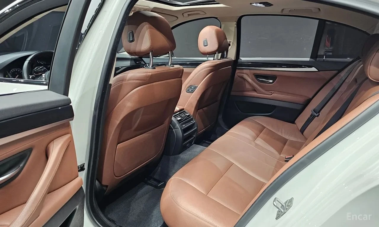 BMW 520  M Aero Dynamic * БЕЗ ПЪРВОНАЧАЛНА ВНОСКА, снимка 12 - Автомобили и джипове - 56103450