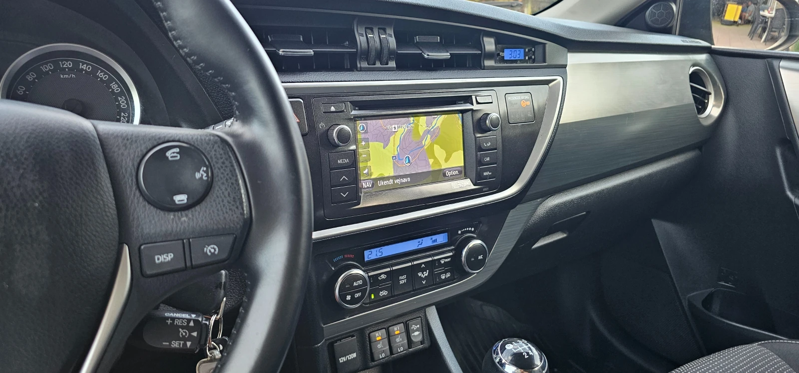 Toyota Auris 2.0-LD-4D, снимка 10 - Автомобили и джипове - 56121692