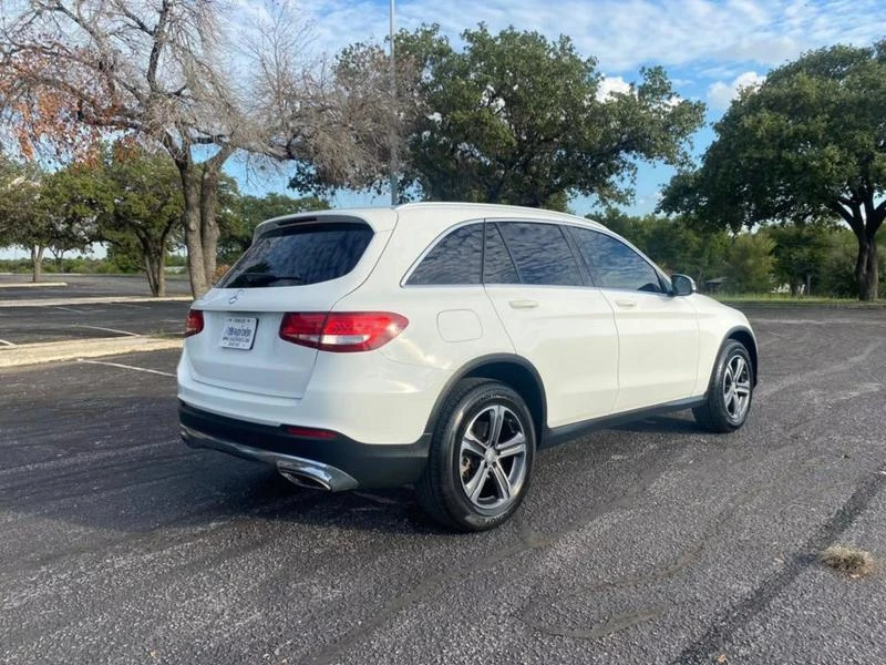 Mercedes-Benz GLC 300 PANO/KEYLESS/NAVI/ПОДГРЕВ/LANE ASSIST/, снимка 6 - Автомобили и джипове - 48402404