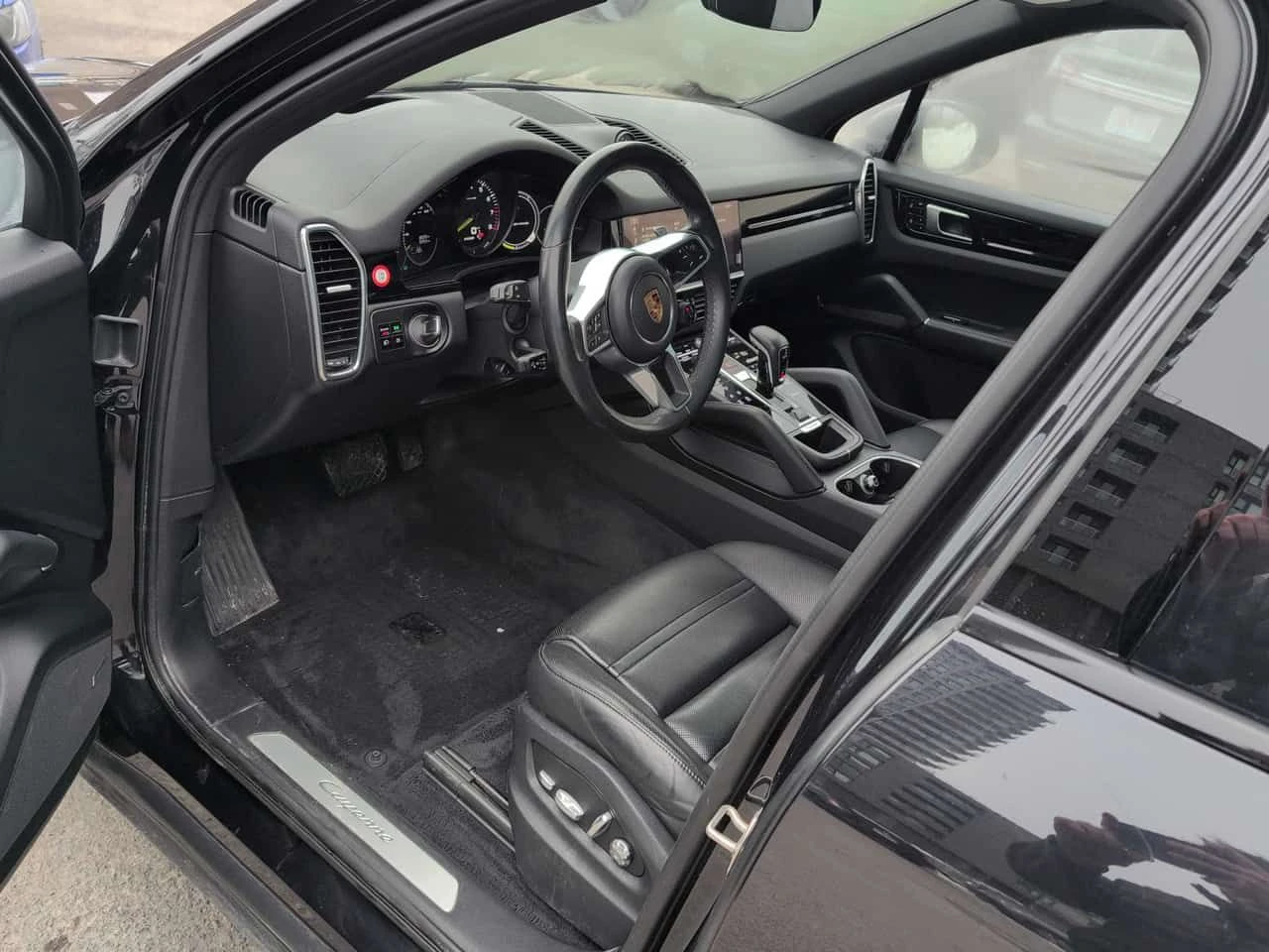 Porsche Cayenne * E Hybrid * ДИСТРОНИК * ОБДУХВАНЕ * 360 * ПОДГРЕВ, снимка 7 - Автомобили и джипове - 53903866