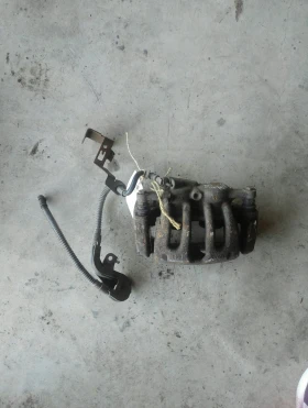 Спирачен апарат преден десен Пежо 407 3.0Б В6 (2)