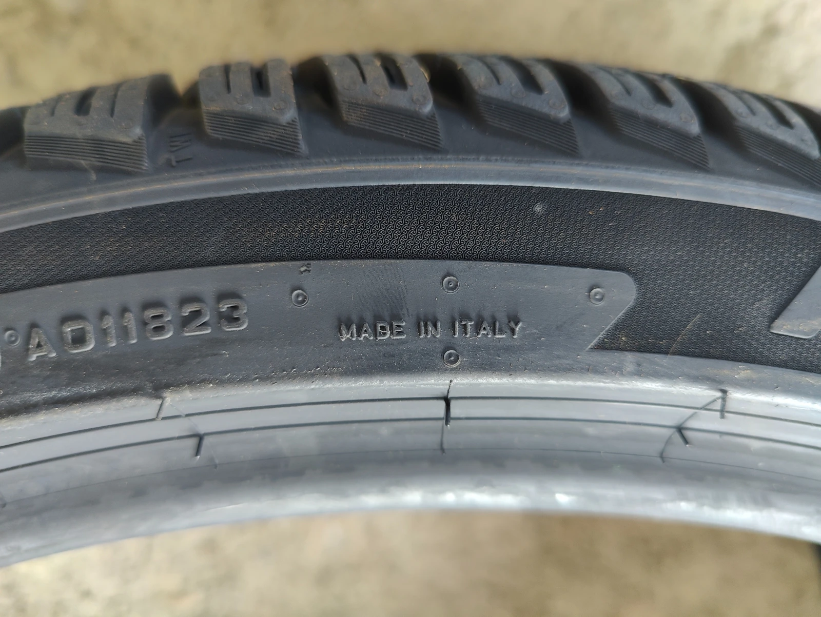 Гуми Зимни 245/35R20, снимка 10 - Гуми и джанти - 56060610