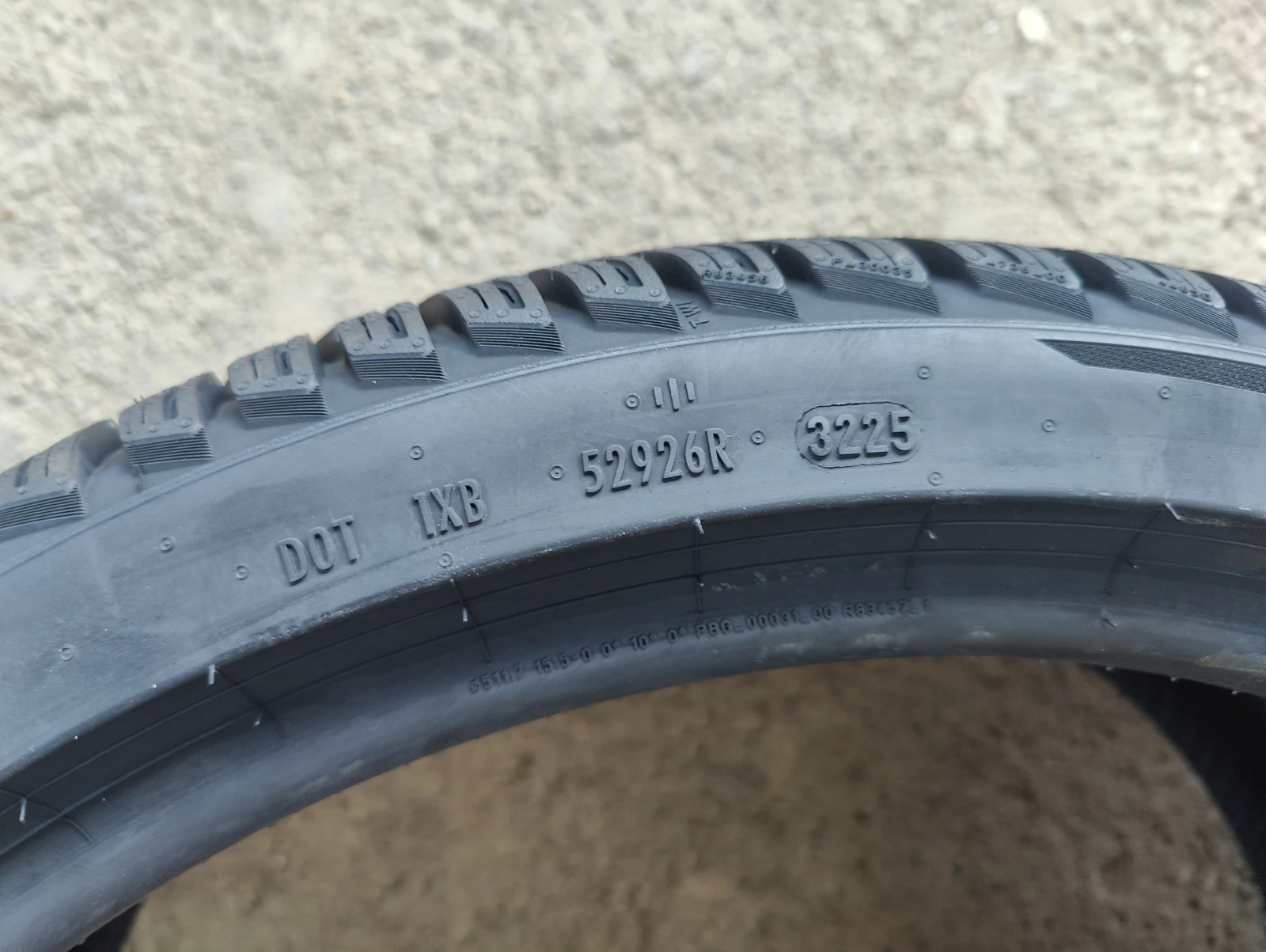 Гуми Зимни 245/35R20, снимка 11 - Гуми и джанти - 56060610