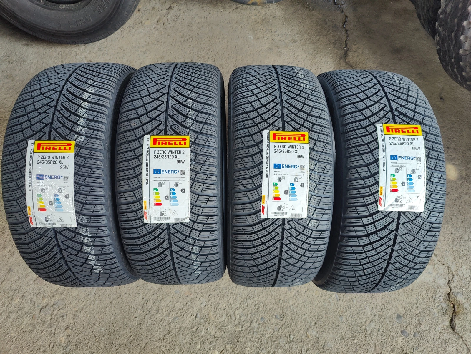 Гуми Зимни 245/35R20
