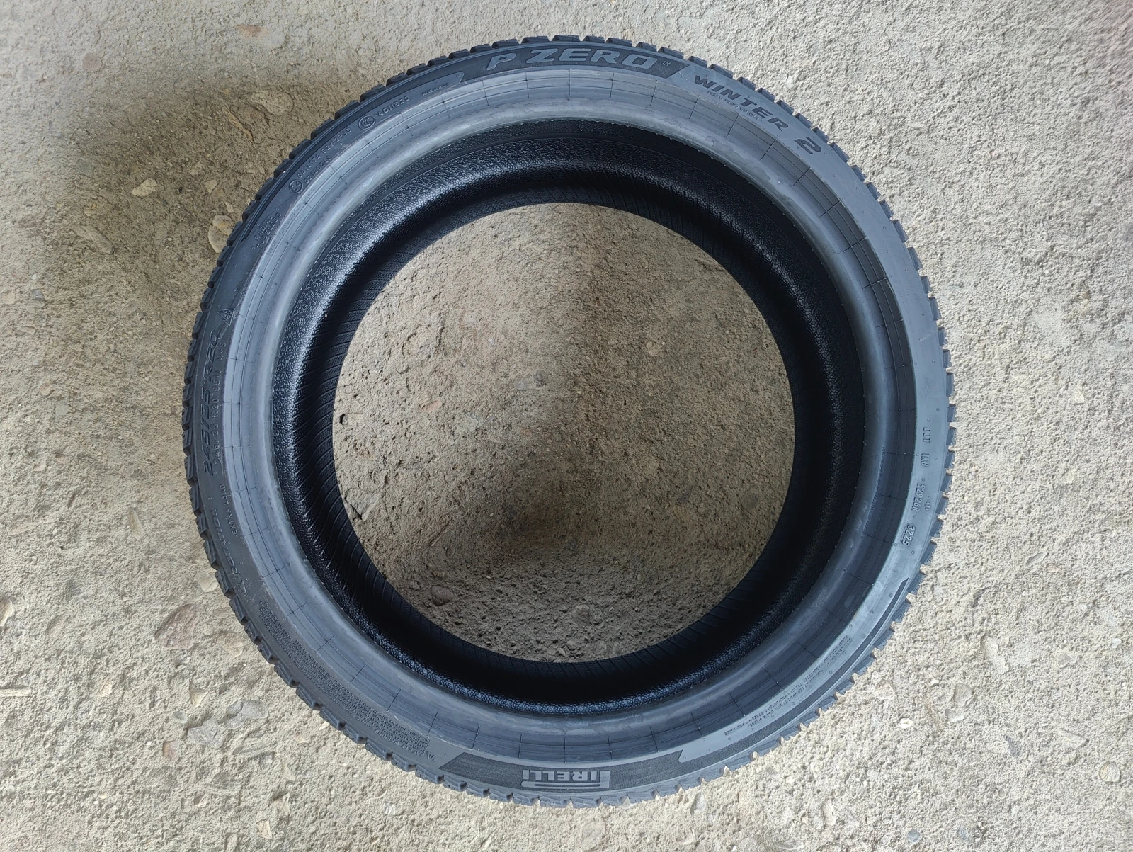 Гуми Зимни 245/35R20, снимка 6 - Гуми и джанти - 56060610