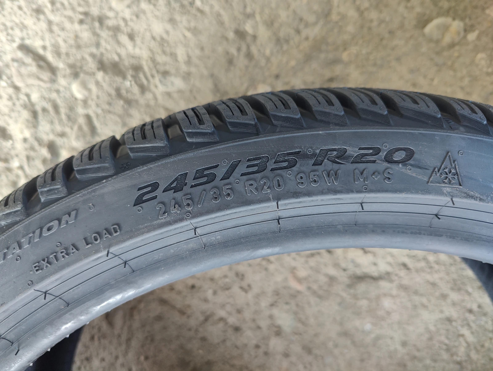 Гуми Зимни 245/35R20, снимка 9 - Гуми и джанти - 56060610