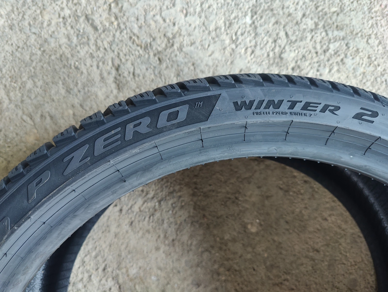 Гуми Зимни 245/35R20, снимка 8 - Гуми и джанти - 56060610