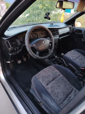 Opel Vectra 1.6 моно ГАРАЖНА, снимка 8