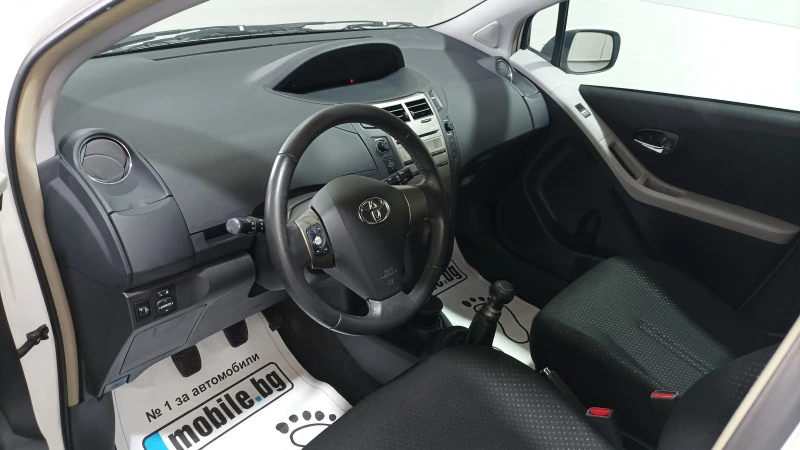 Toyota Yaris 1.0 vvti, снимка 9 - Автомобили и джипове - 41042581