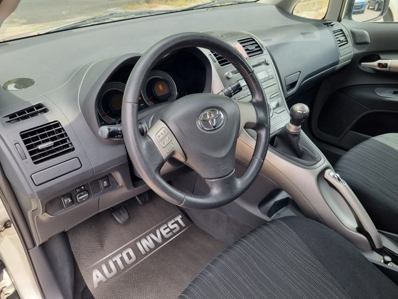 Toyota Auris 1.4D-4D, снимка 10 - Автомобили и джипове - 46188108