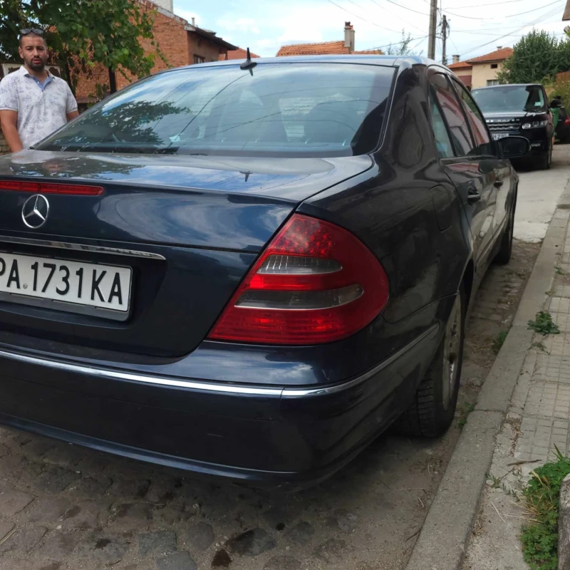 Mercedes-Benz E 220, снимка 9 - Автомобили и джипове - 47250580