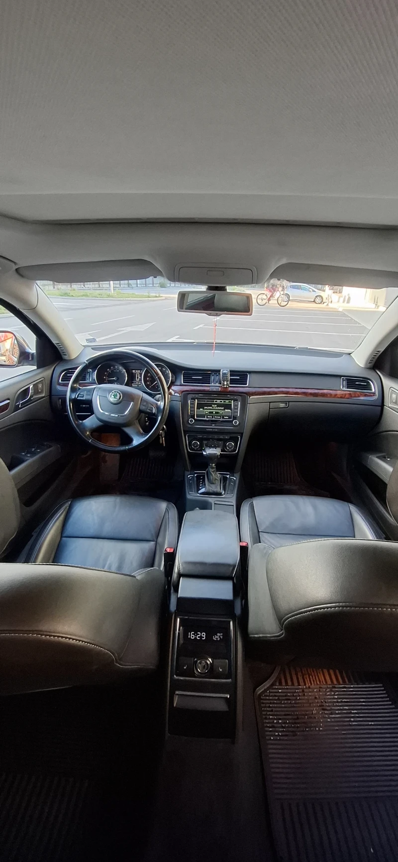 Skoda Superb 2.0 TDI, снимка 12 - Автомобили и джипове - 52634556