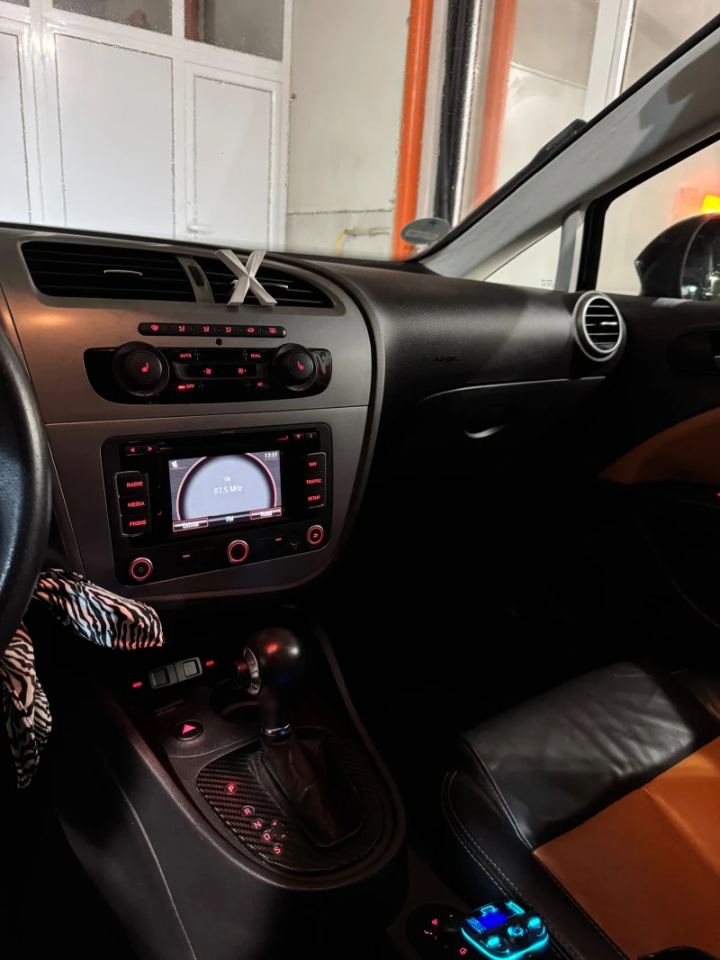 Seat Leon  1.8T Top, снимка 4 - Автомобили и джипове - 53031496